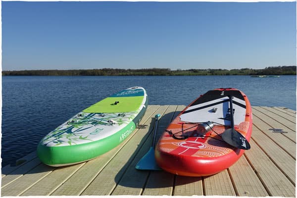 Nos planches de stand up paddle sur le ponton
