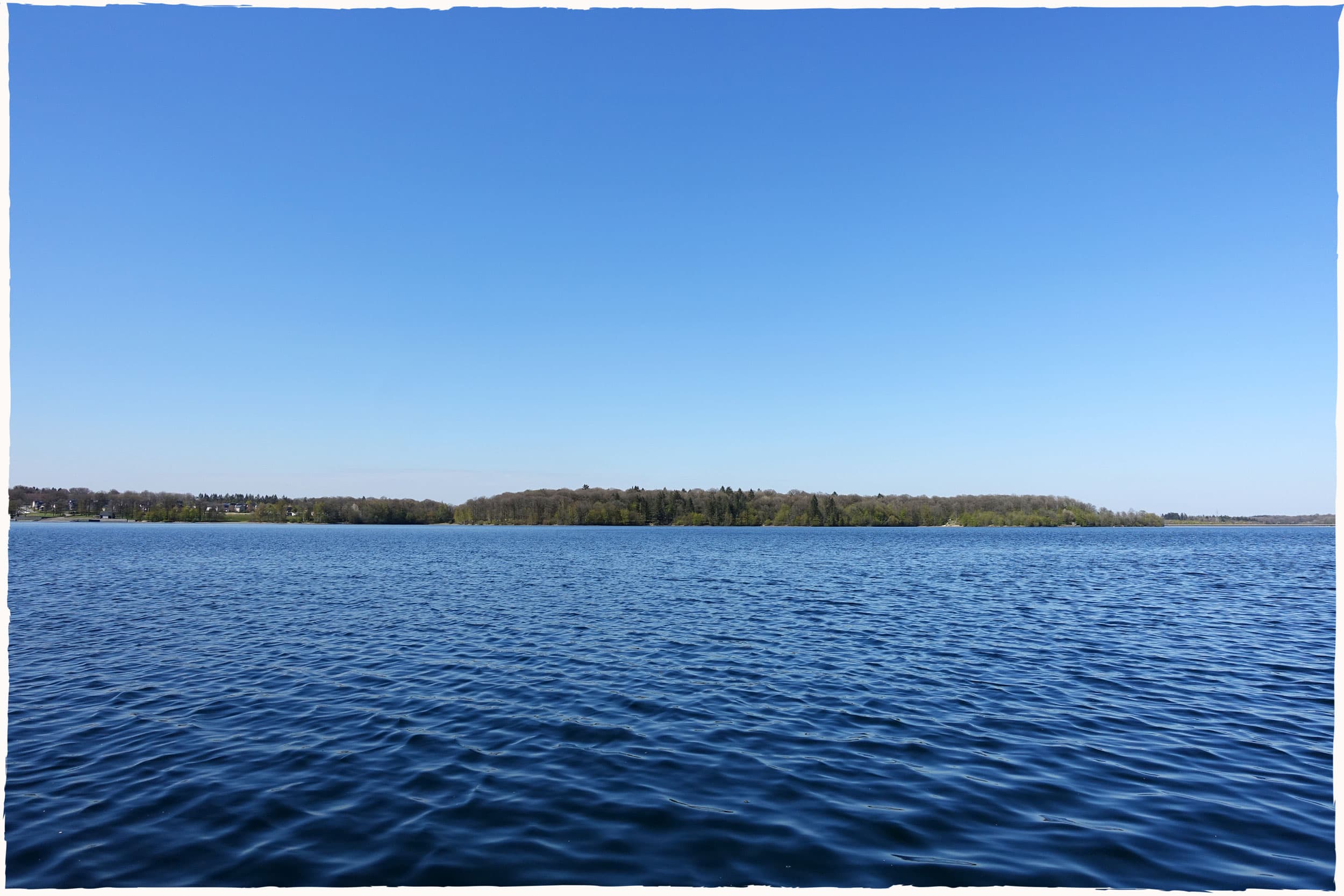 Retour vers l’Espace Fun, on traverse le lac
